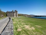 Amhuinnsuidhe Castle Isle of Harris.jpg Amhuinnsuidhe Castle Isle of Harris.jpg