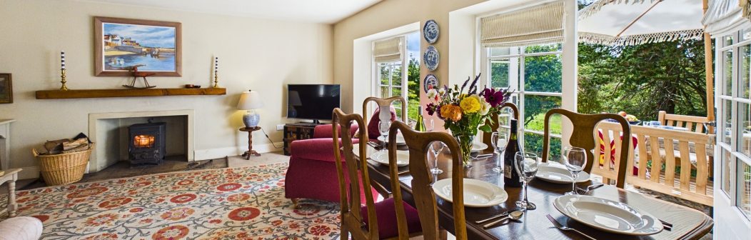 Sitting/dining area